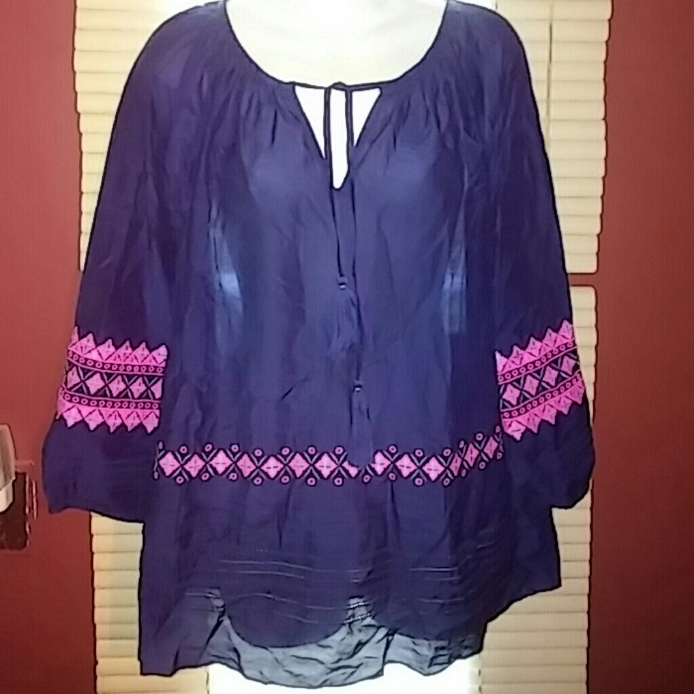 Vineyard vine light weight blouse